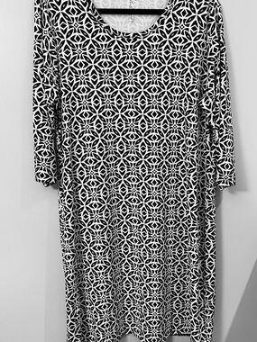 Lulu-B Black and White Geometric Long Sleeve Dress